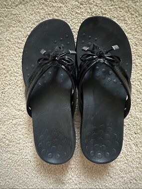 Authentic Vionic Bella Women's Sandals, Black, Ladies 7M with Bow Detail